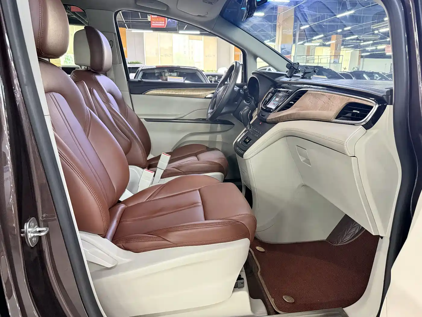 Buick GL8 2017 ES 28T Comfort Type China V фото 9
