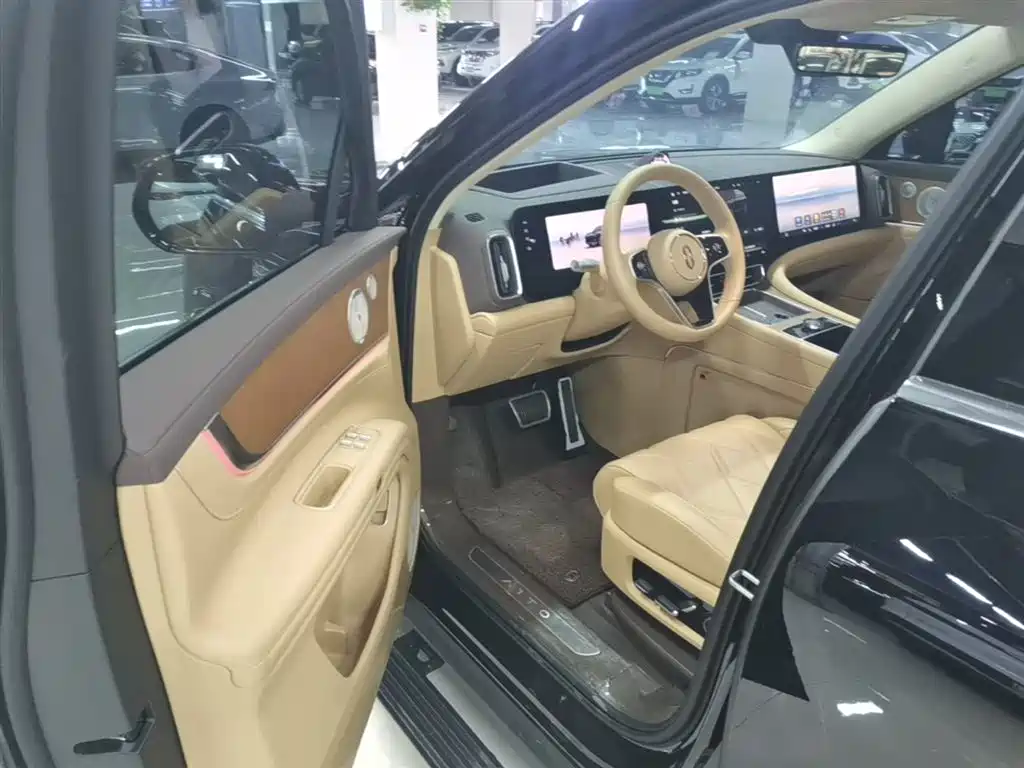 AITO Wenjie AITO M9 2025 Extended Range Ultra 52kWh 5-Seater фото 16