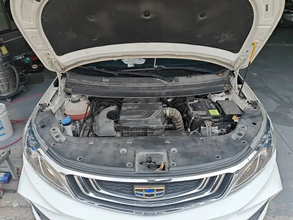Фото 20 - Geely Vision X3
