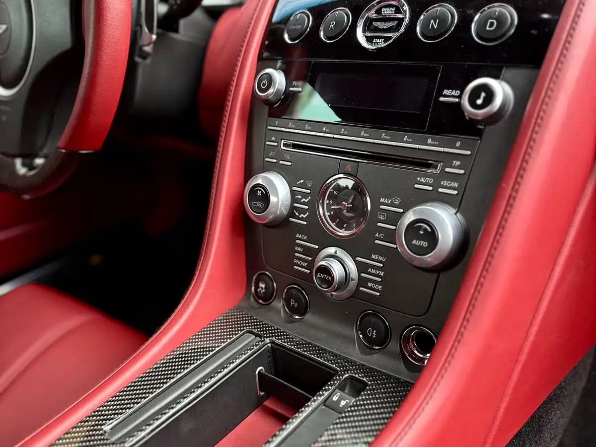 Aston Martin V8 Vantage 2011 4.7L Sportshift Coupe фото 10
