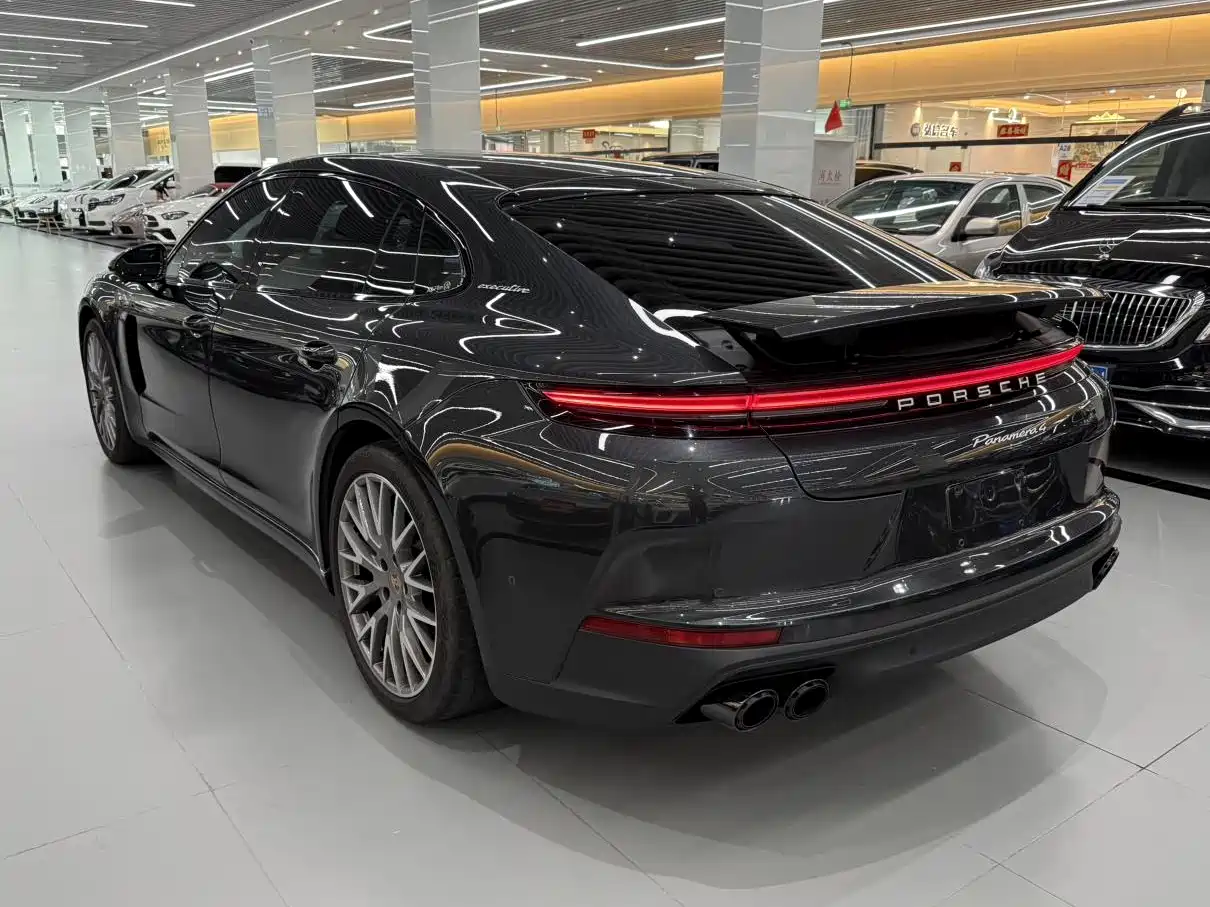 صورة 4 - Porsche Panamera