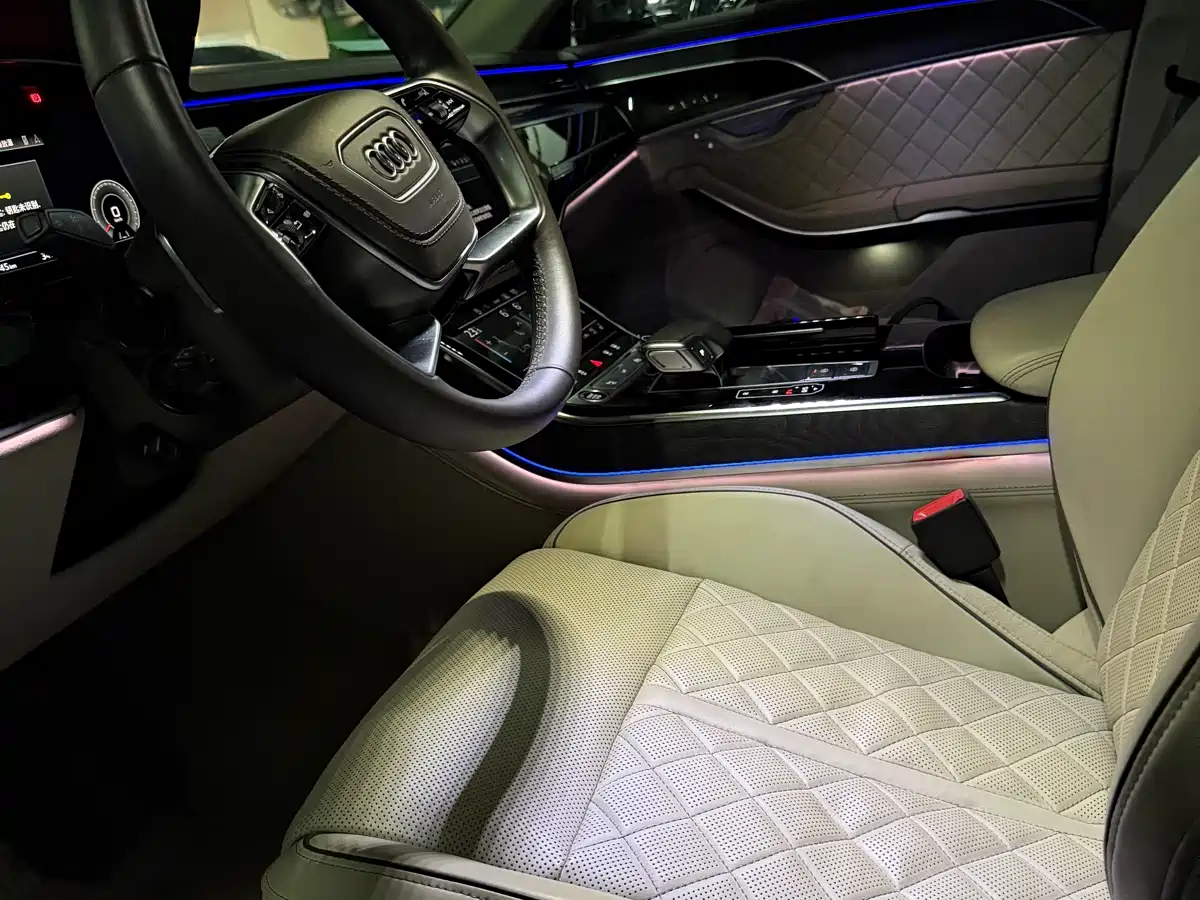 AUDI A8