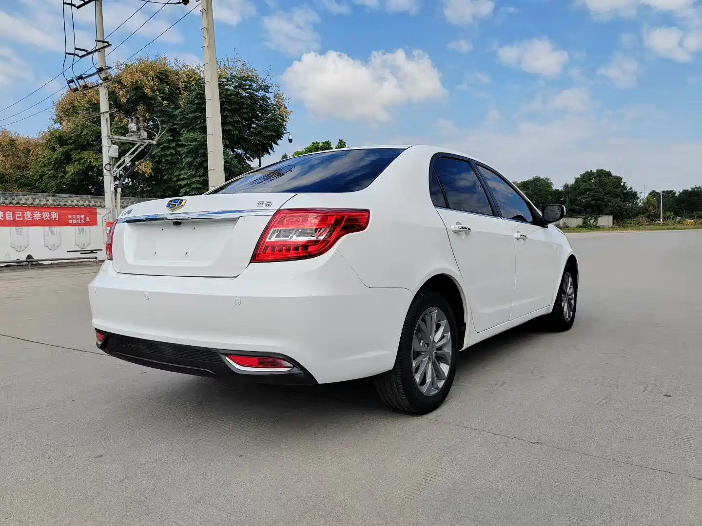Фото 4 - Geely Vision