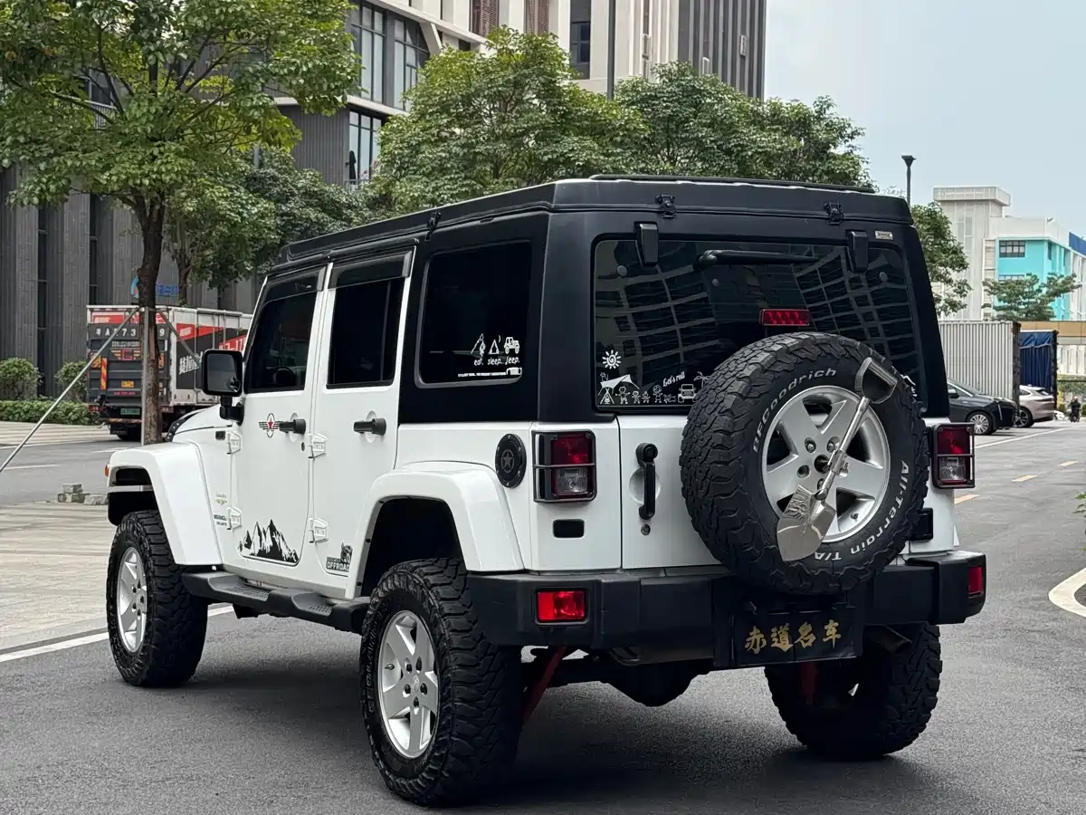 Фото 4 - Jeep Wrangler