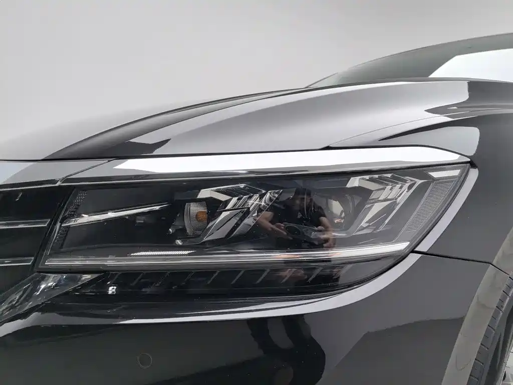 Photo 7 - Volkswagen Passat