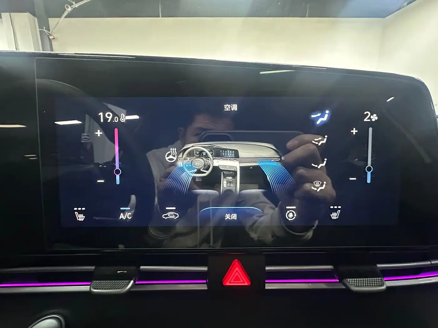 Hyundai Elantra 2022 1.5L CVT 20th Anniversary Edition фото 20