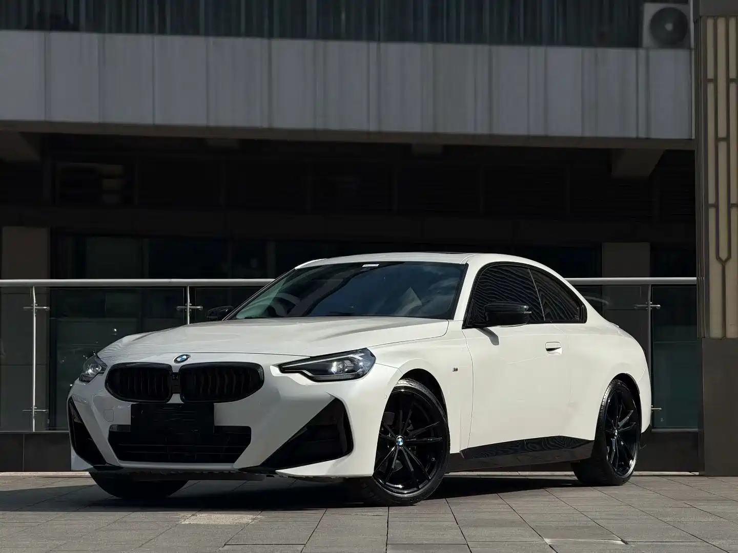 Photo 1 - BMW 2 Series (Import)