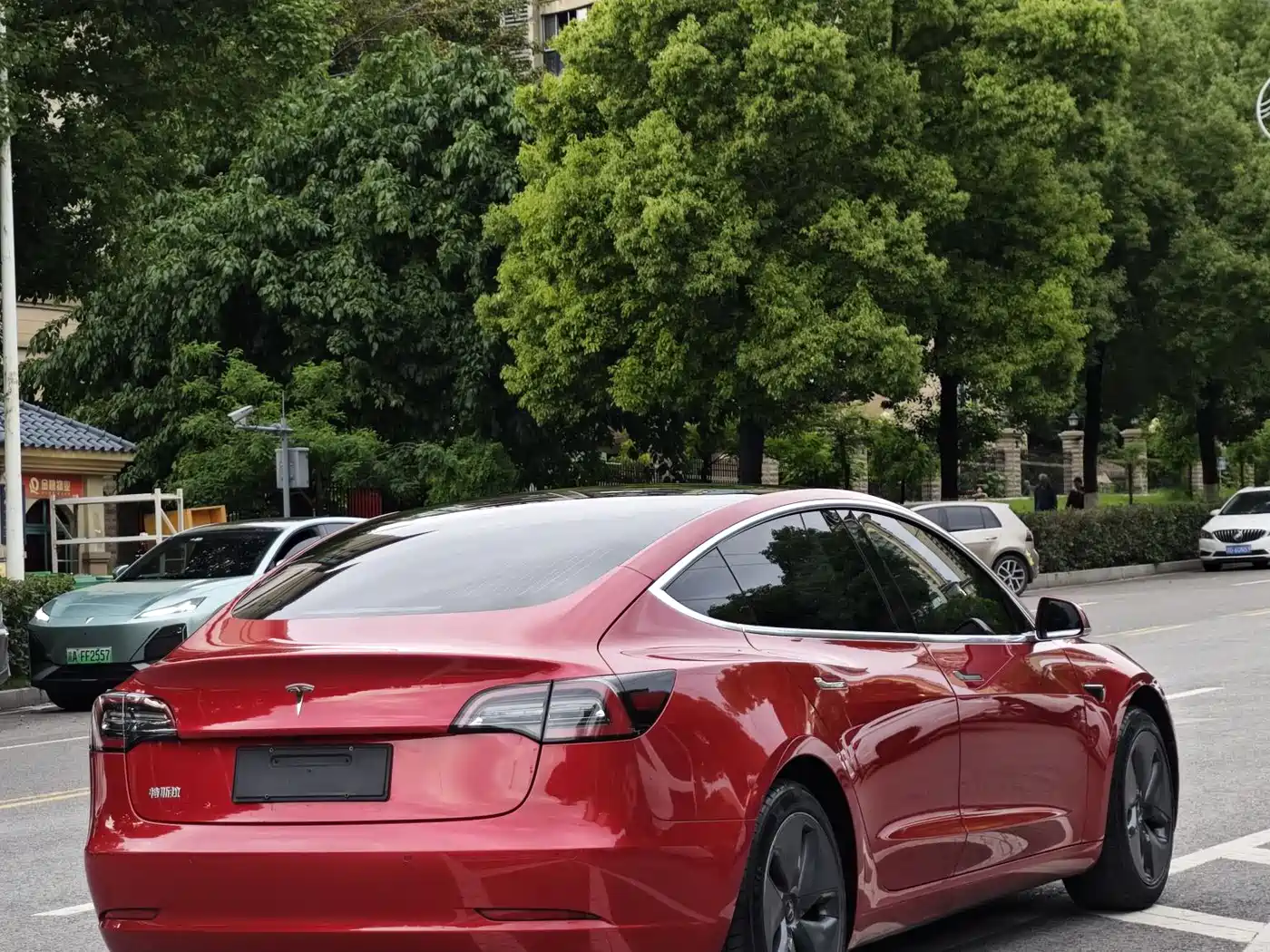 TESLA MODEL 3