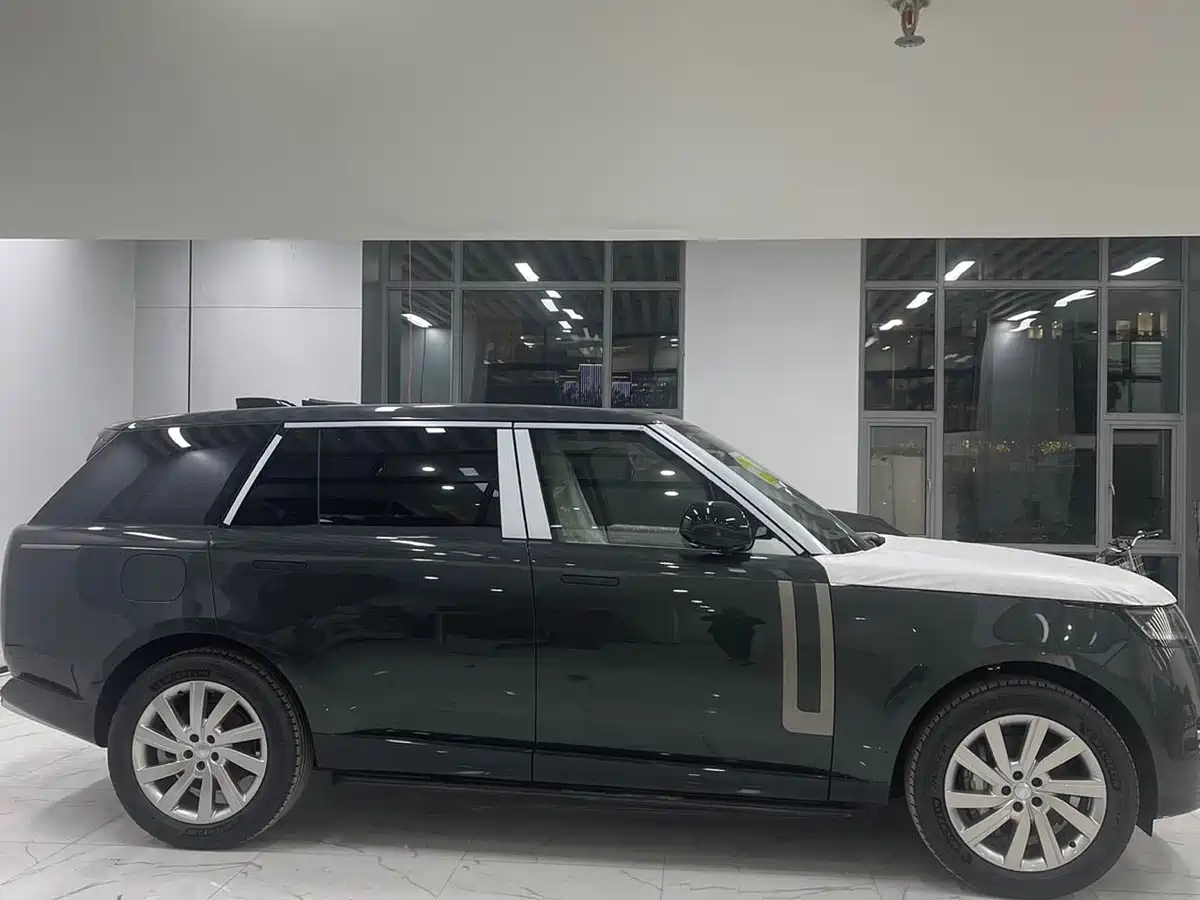 Land Rover Range Rover 2025 3.0 L6 400PS Flourishing Era Extended Wheelbase 7-Seater фото 4