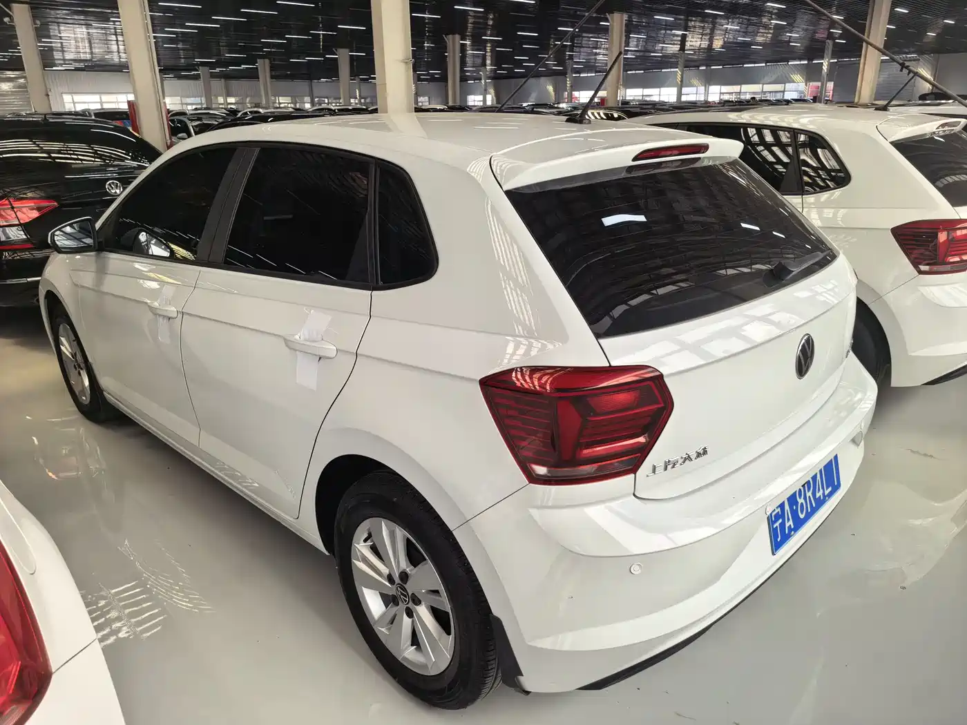 VOLKSWAGEN POLO