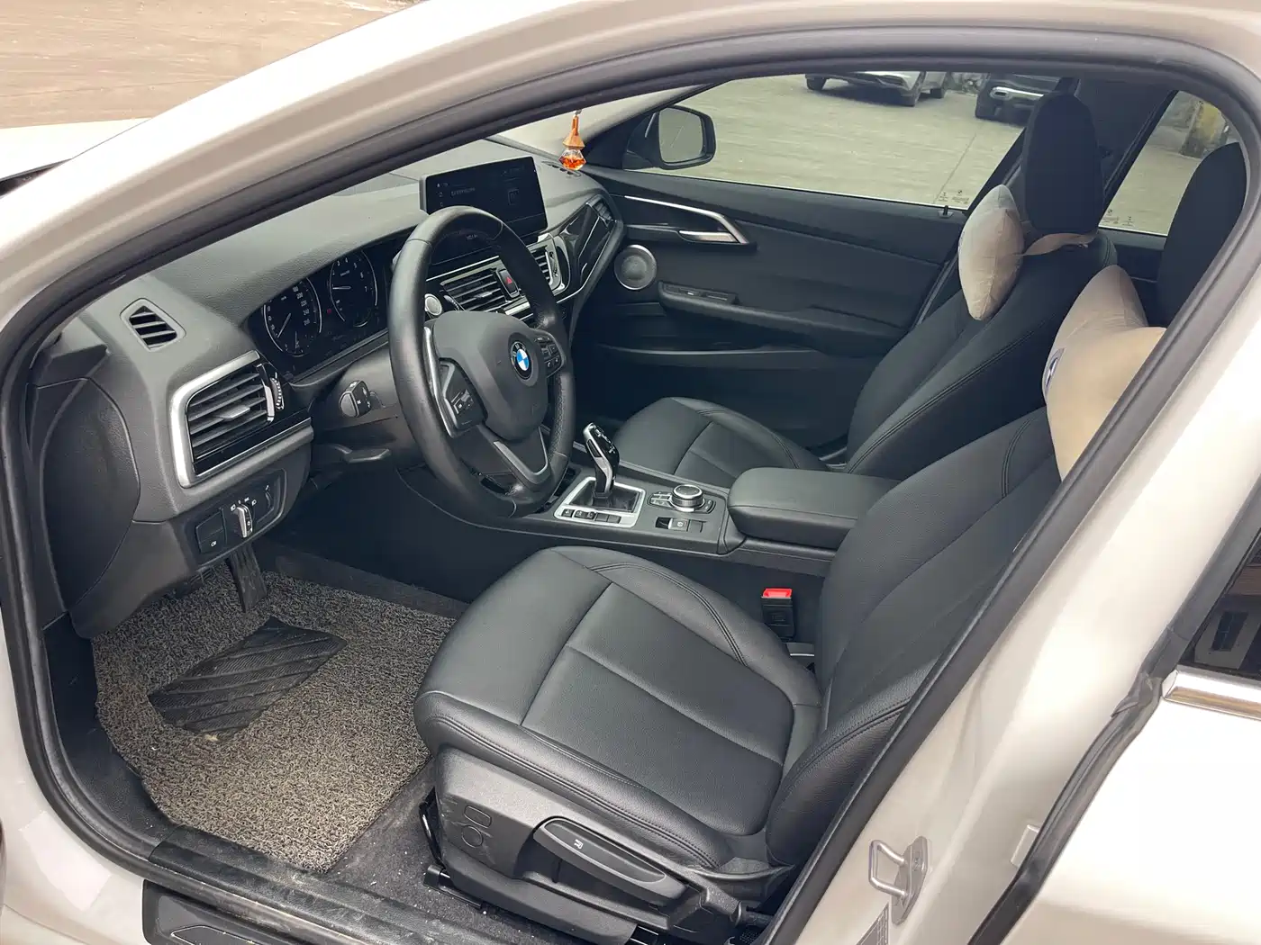 BMW 1 Series 2023 120i M Sport фото 9