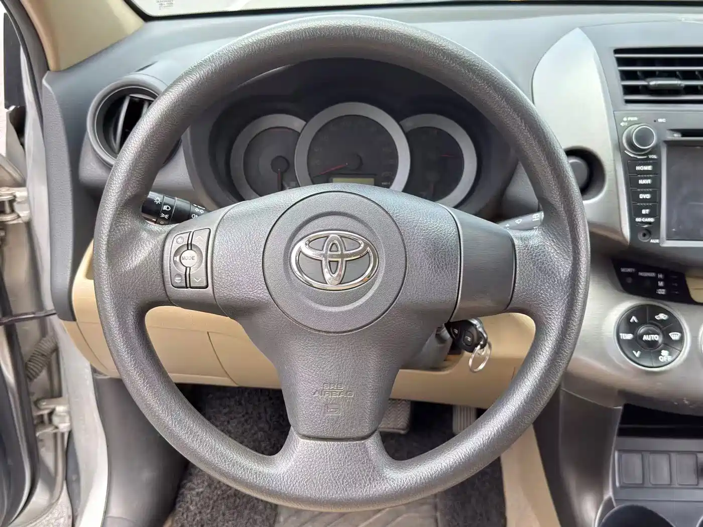 Photo 7 - Toyota RAV4 Rongfang
