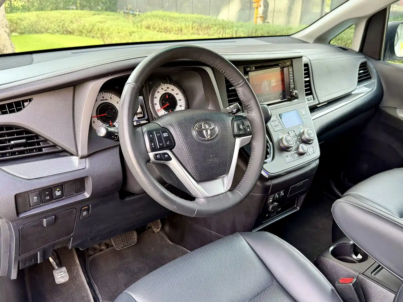Toyota Sienna 2015 3.5L 2WD LE фото 11