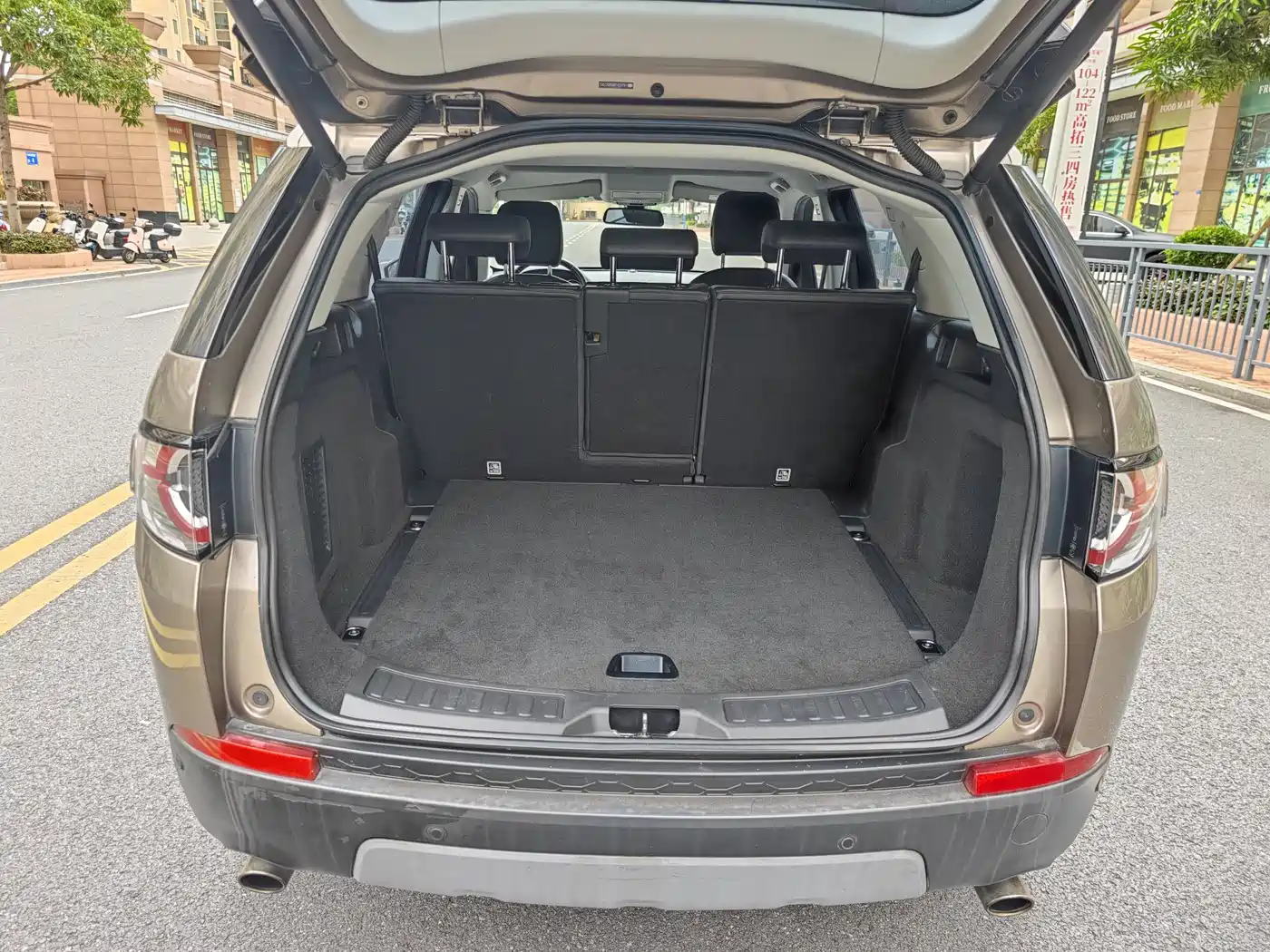 Land Rover Discovery Sport (Import) 2015 2.0T SE фото 14
