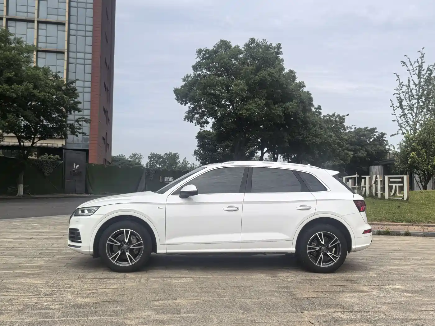 Audi Q5L 2020 40 TFSI Prestige Fashion фото 2