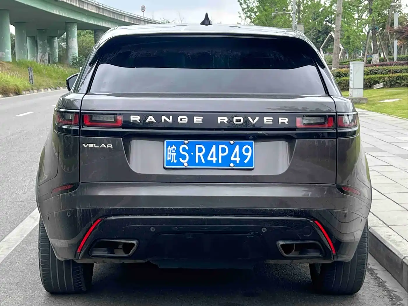 Land Rover Range Rover Velar 2022 250PS Golden Collector's Edition фото 17