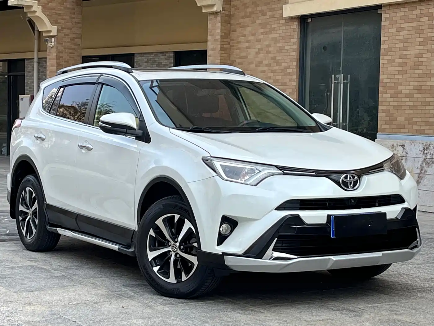 Toyota RAV4 Rongfang 2016 2.0L CVT 2WD Trend (China V) фото 3