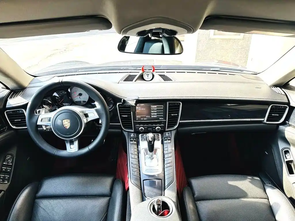 Фото 6 - Porsche Panamera