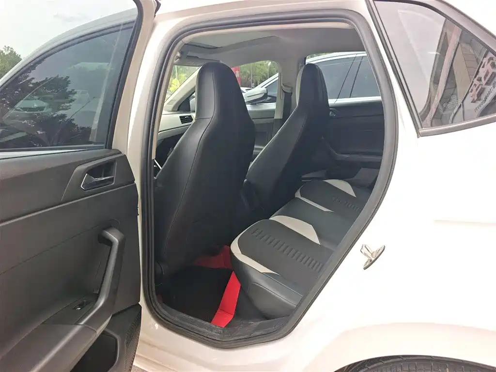 Volkswagen Polo 2019 Plus 1.5L Automatic Colorful Tech Edition фото 8