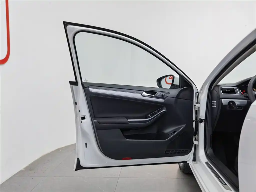 Volkswagen Sagitar 2015 1.6L Manual Fashion фото 8