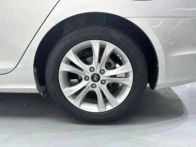 Hyundai Sonata 2011 2.0L Automatic Fashion фото 15