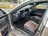 Photo 3 - Lexus ES