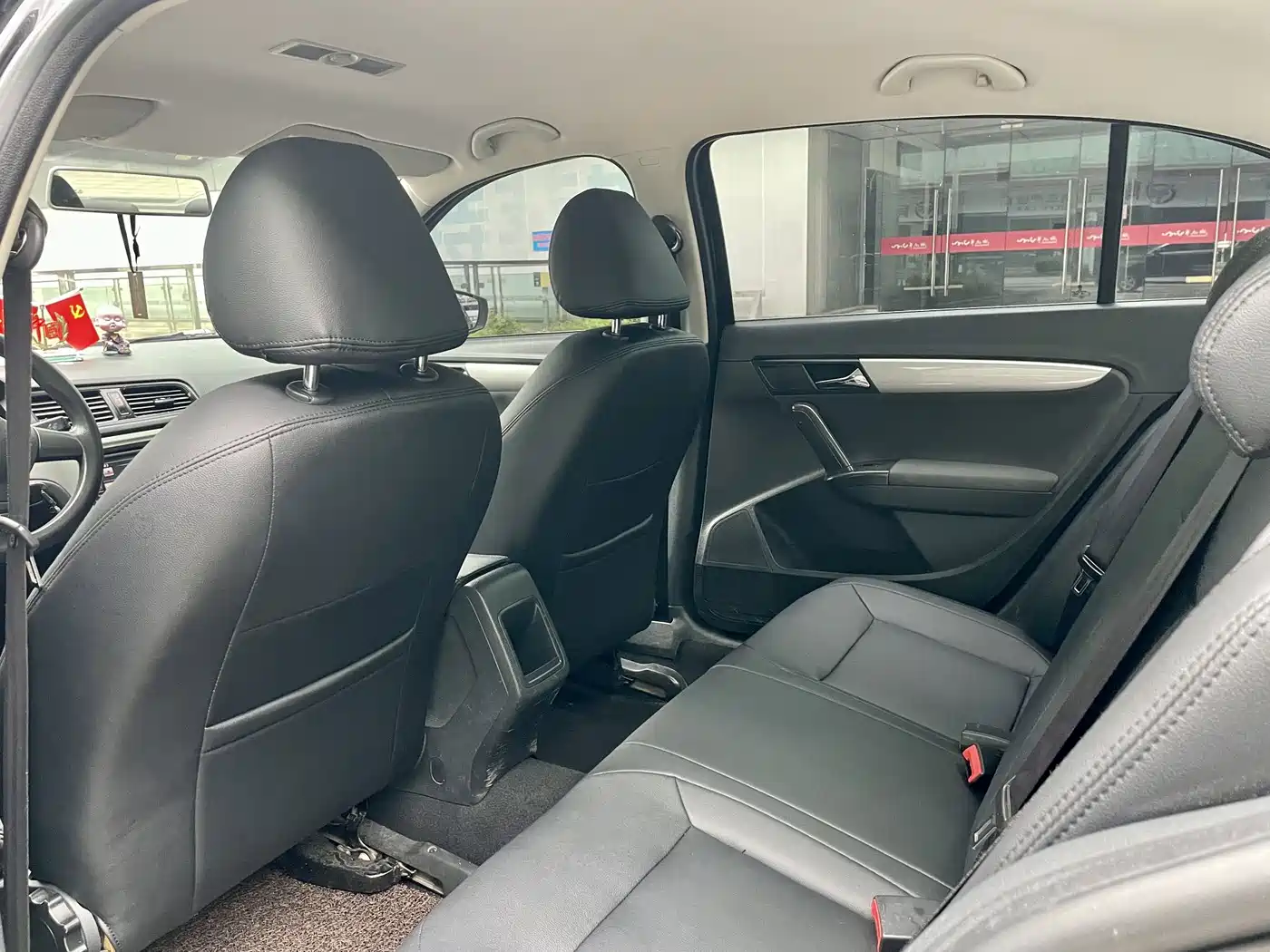 Volkswagen Lavida 2015 1.6L Automatic Trend Edition фото 11