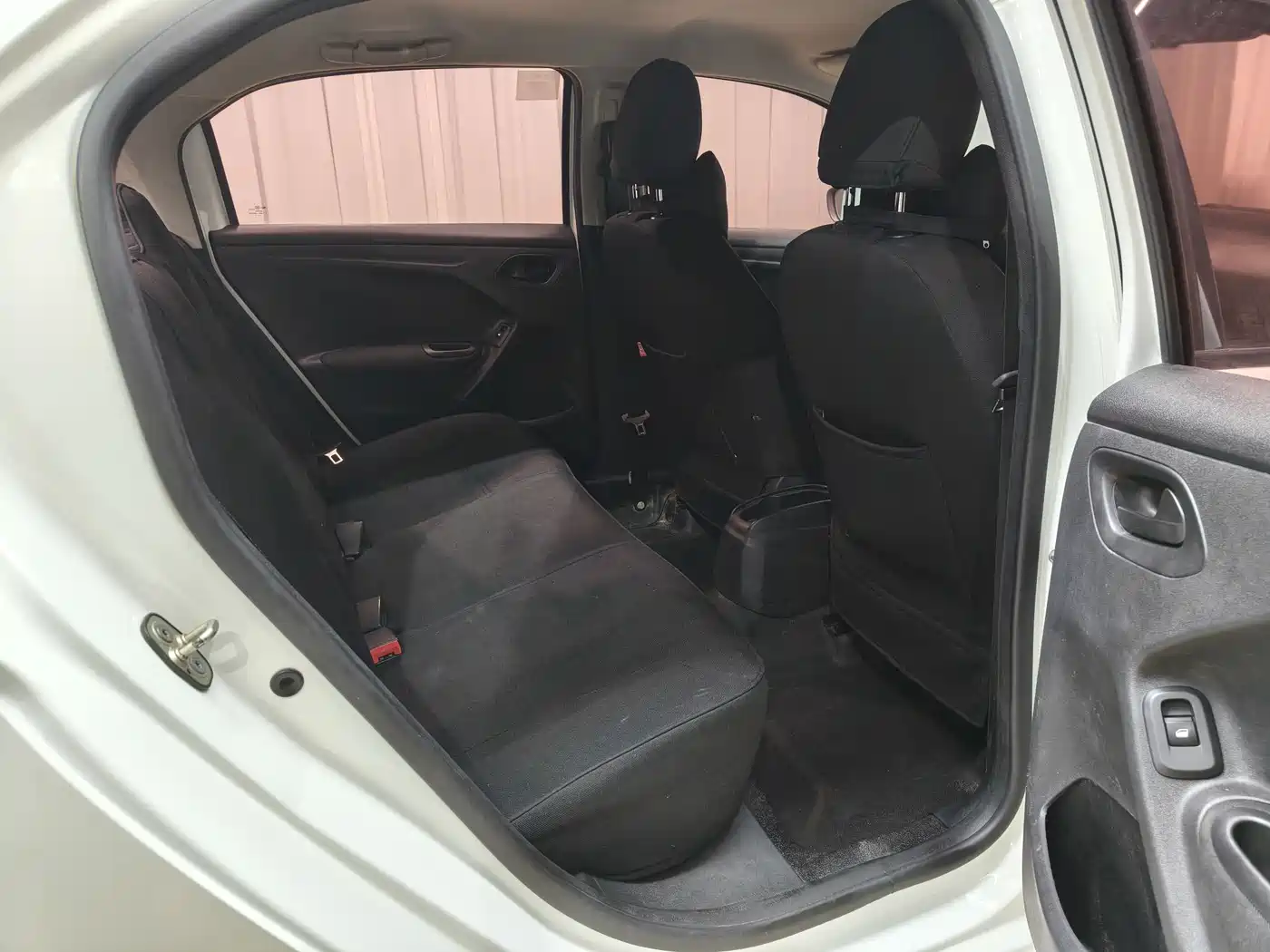 Peugeot 301 2016 1.6L Manual Comfort Edition фото 14
