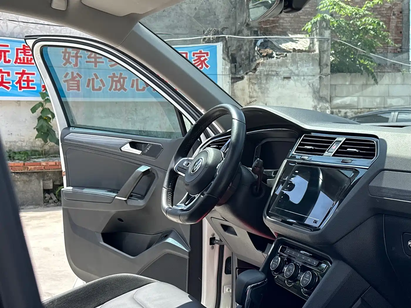 Volkswagen Tiguan L 2021 330TSI Automatic 2WD R-Line Premium фото 16