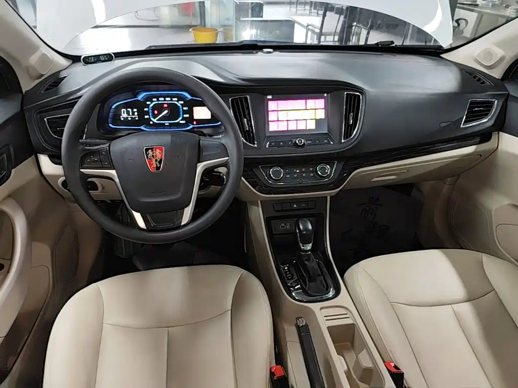 Фото 13 - Roewe 360