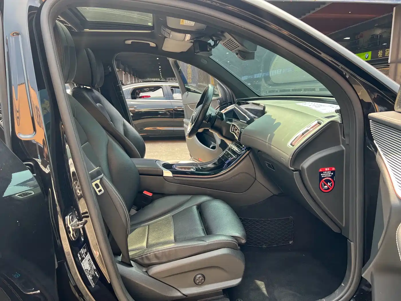 Photo 10 - Mercedes-Benz EQC