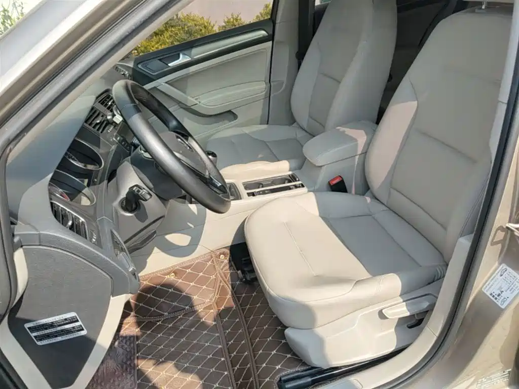Volkswagen Golf 2016 230TSI Manual Comfort фото 15
