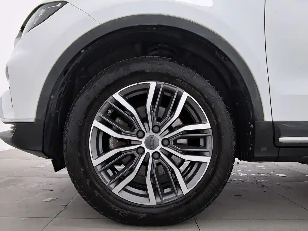 Photo 17 - Geely Atlas