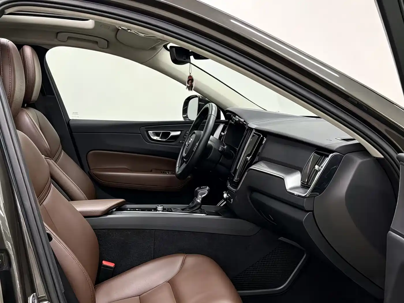 Фото 9 - Volvo XC60