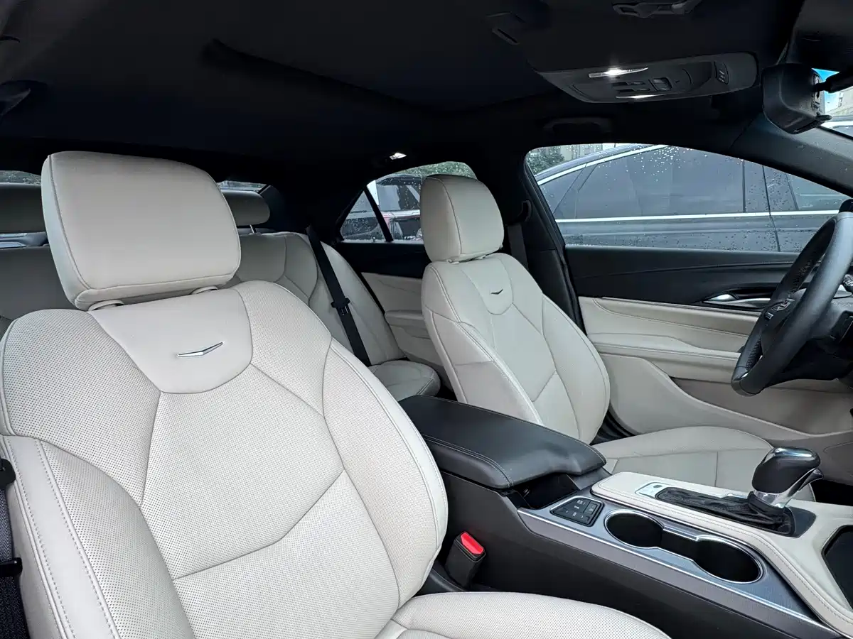 CADILLAC CT4