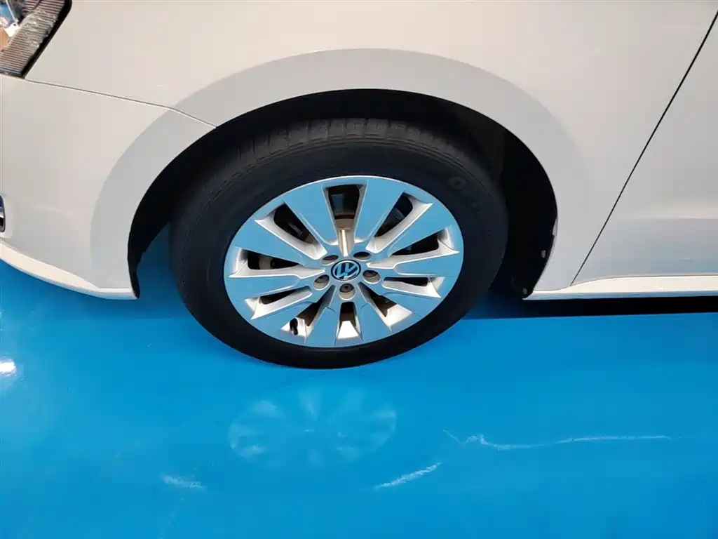 Volkswagen Lavida 2013 Facelift Classic 1.6L Automatic Comfort фото 23