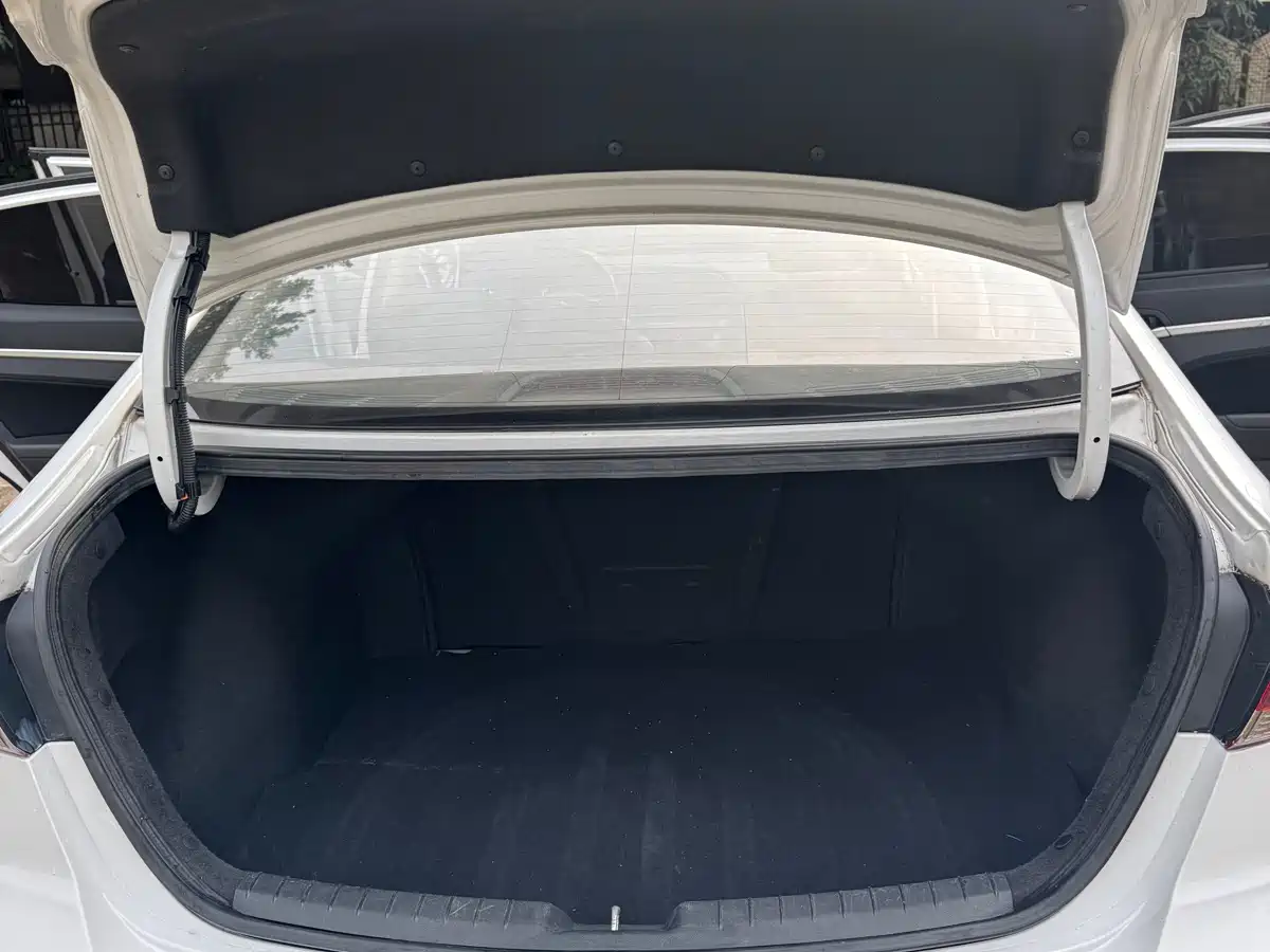 Hyundai Elantra 2016 Model 1.6L Automatic Smart Elite фото 11