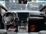 Фото 7 - Toyota Vellfire