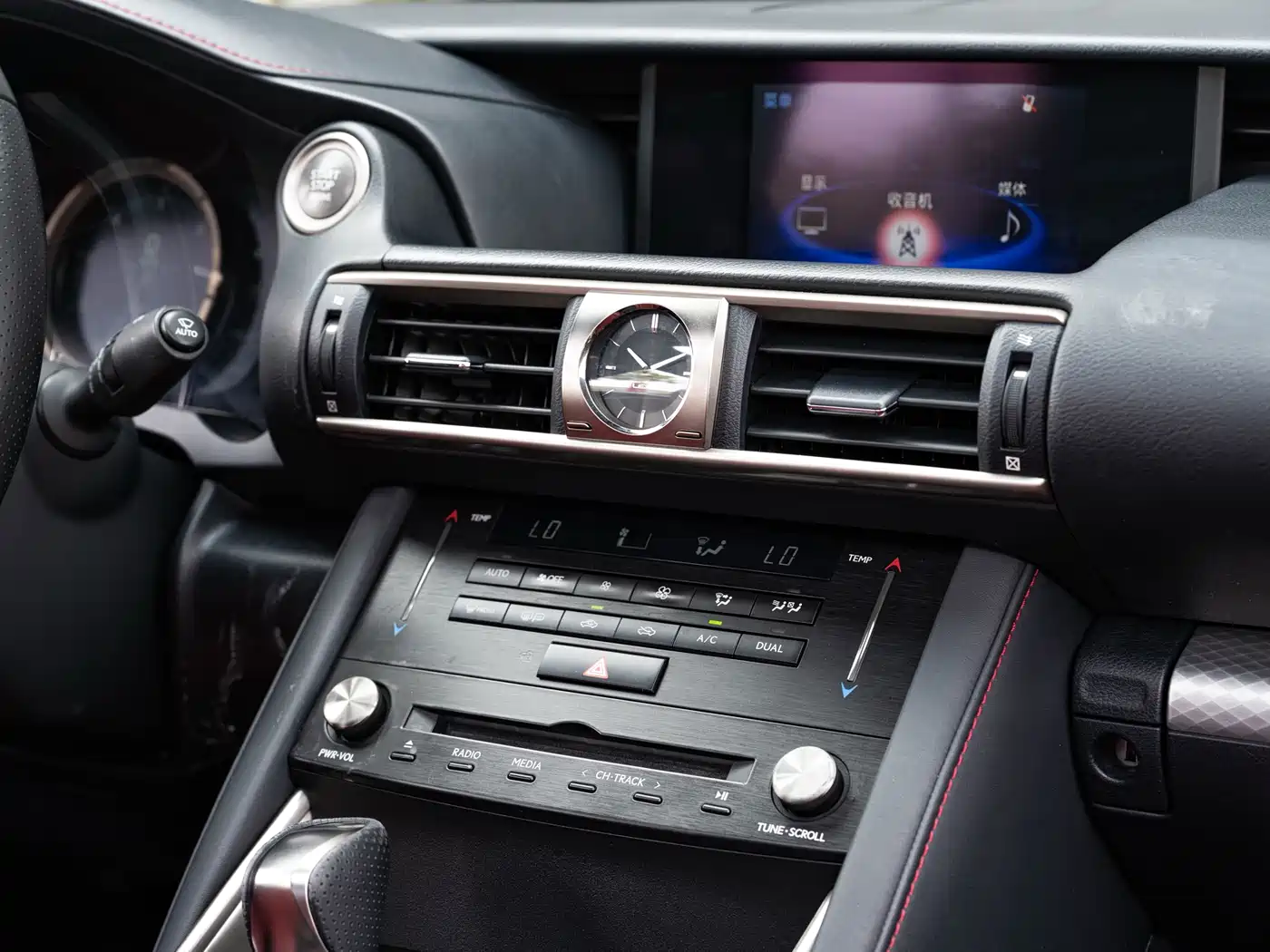 Lexus IS 2017 300 F SPORT фото 17