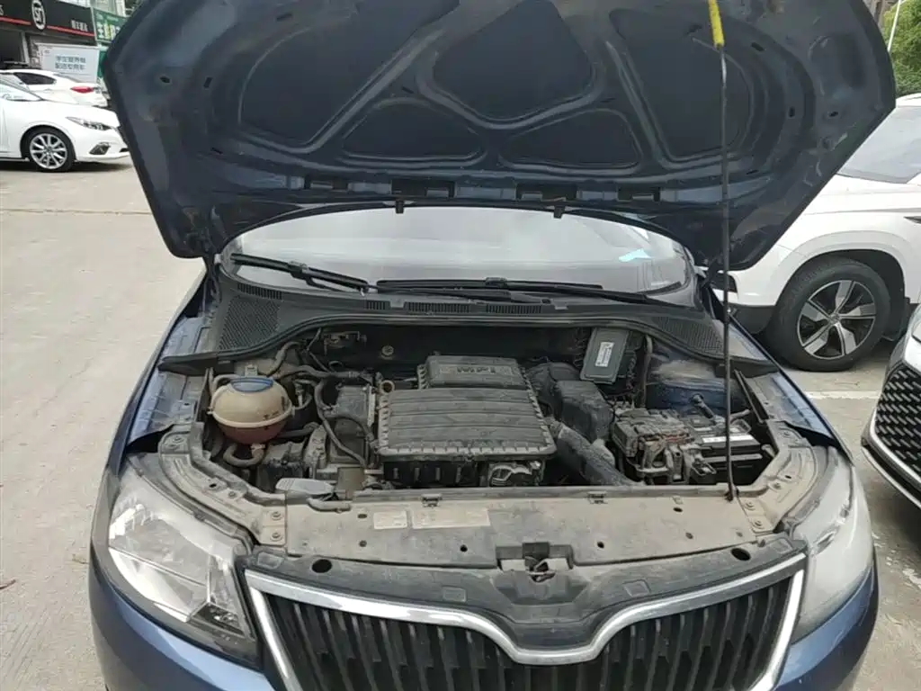 Škoda Skoda Rapid Spaceback 2016 1.6L Manual Pioneer Edition фото 20