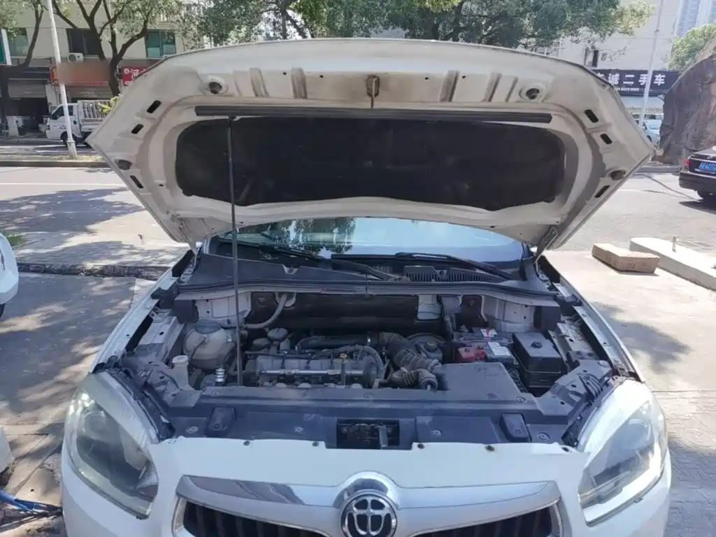 Zhonghua V5 2016 2016 1.5T Manual 2WD Smart Edition