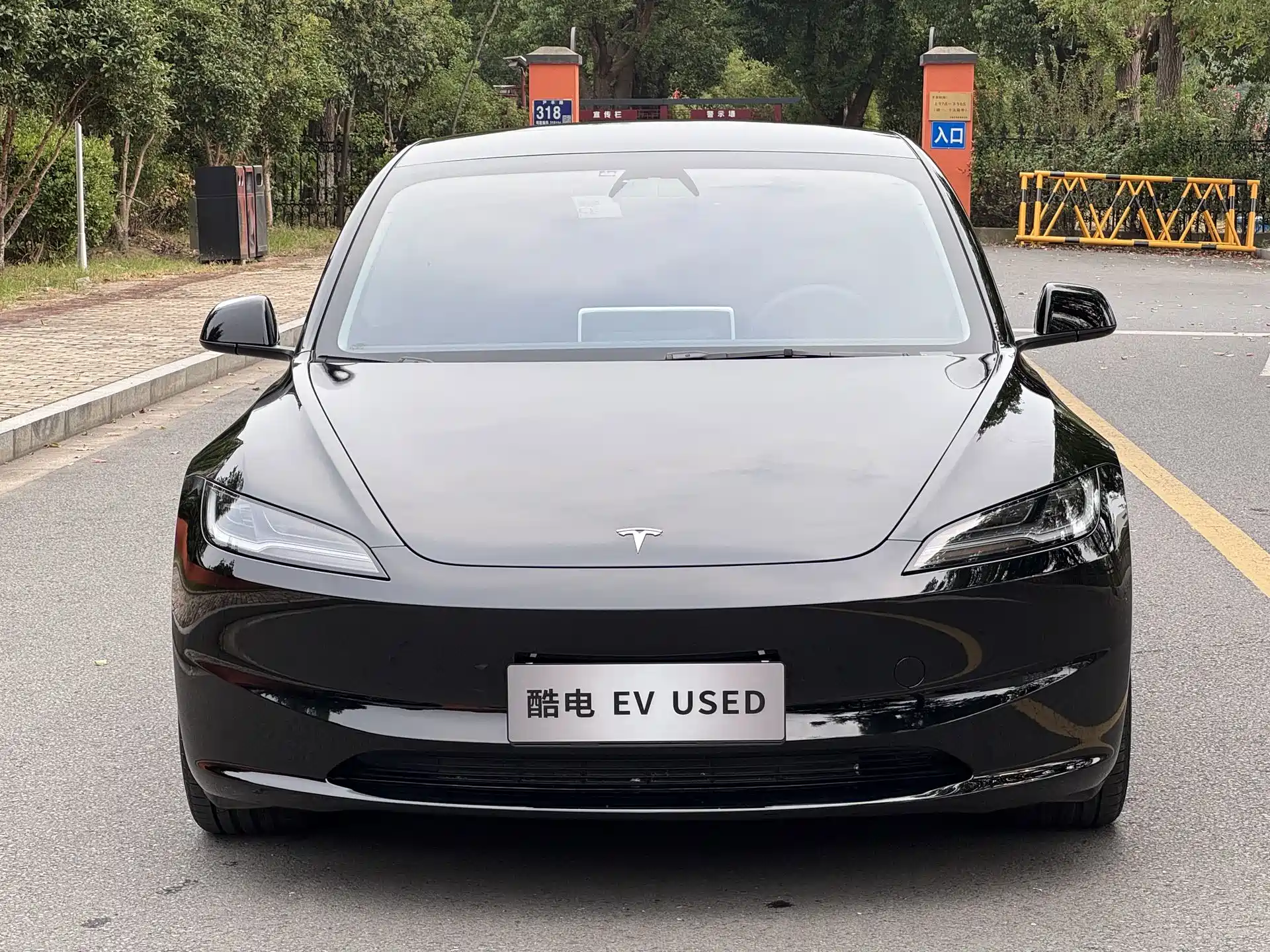 Фото 2 - Tesla Model 3