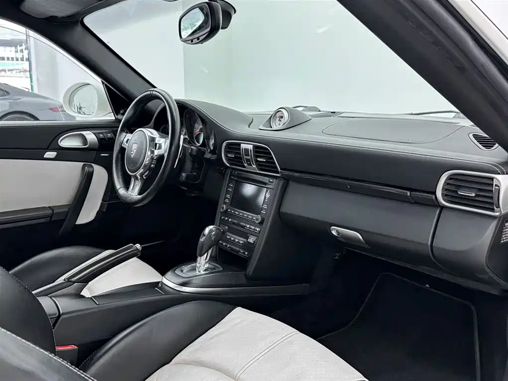 Porsche 911 2010 Turbo S 3.8T фото 12