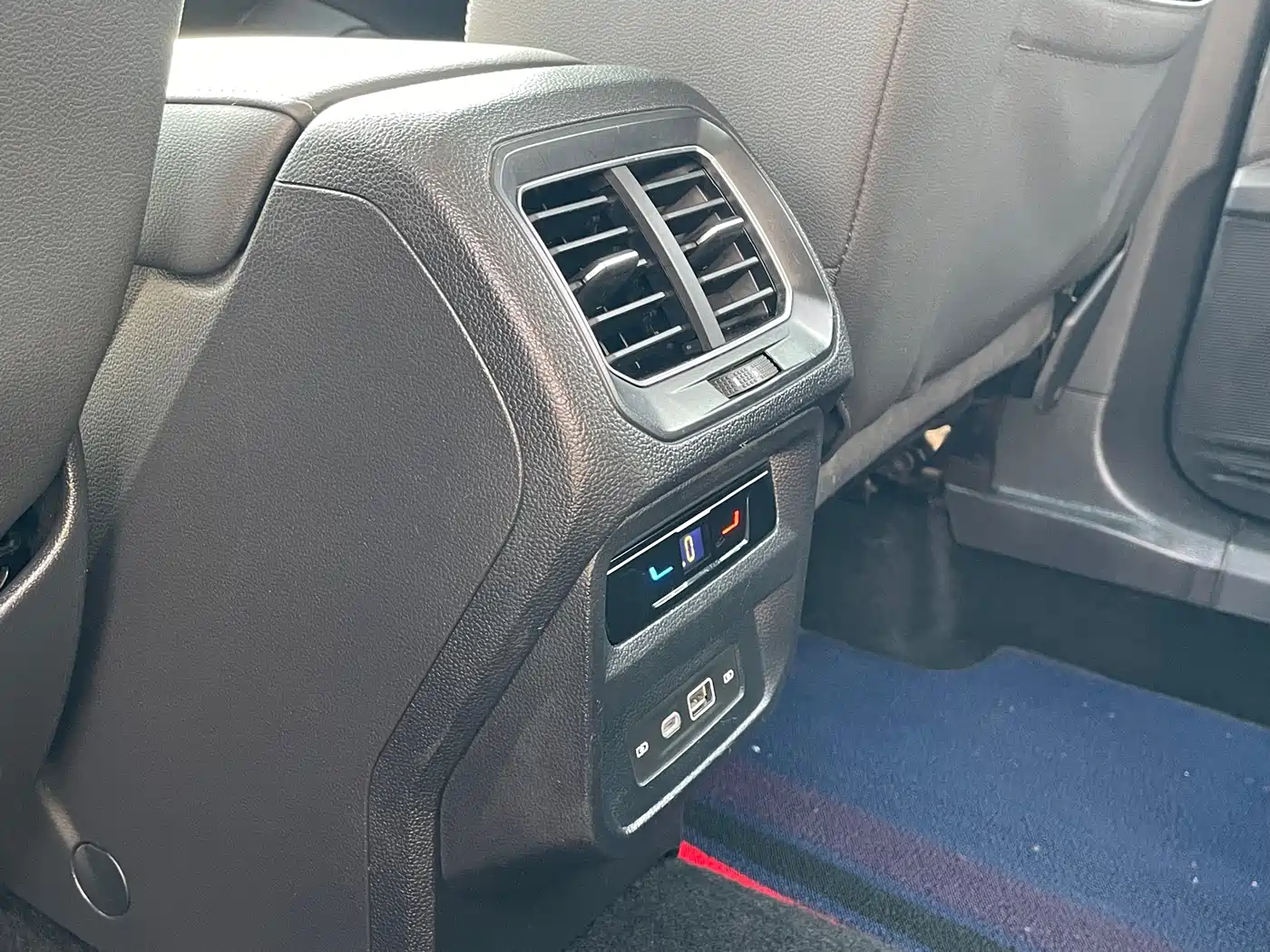 Volkswagen Tiguan L 2022 330TSI Auto 2WD R-Line Premium Edition фото 15