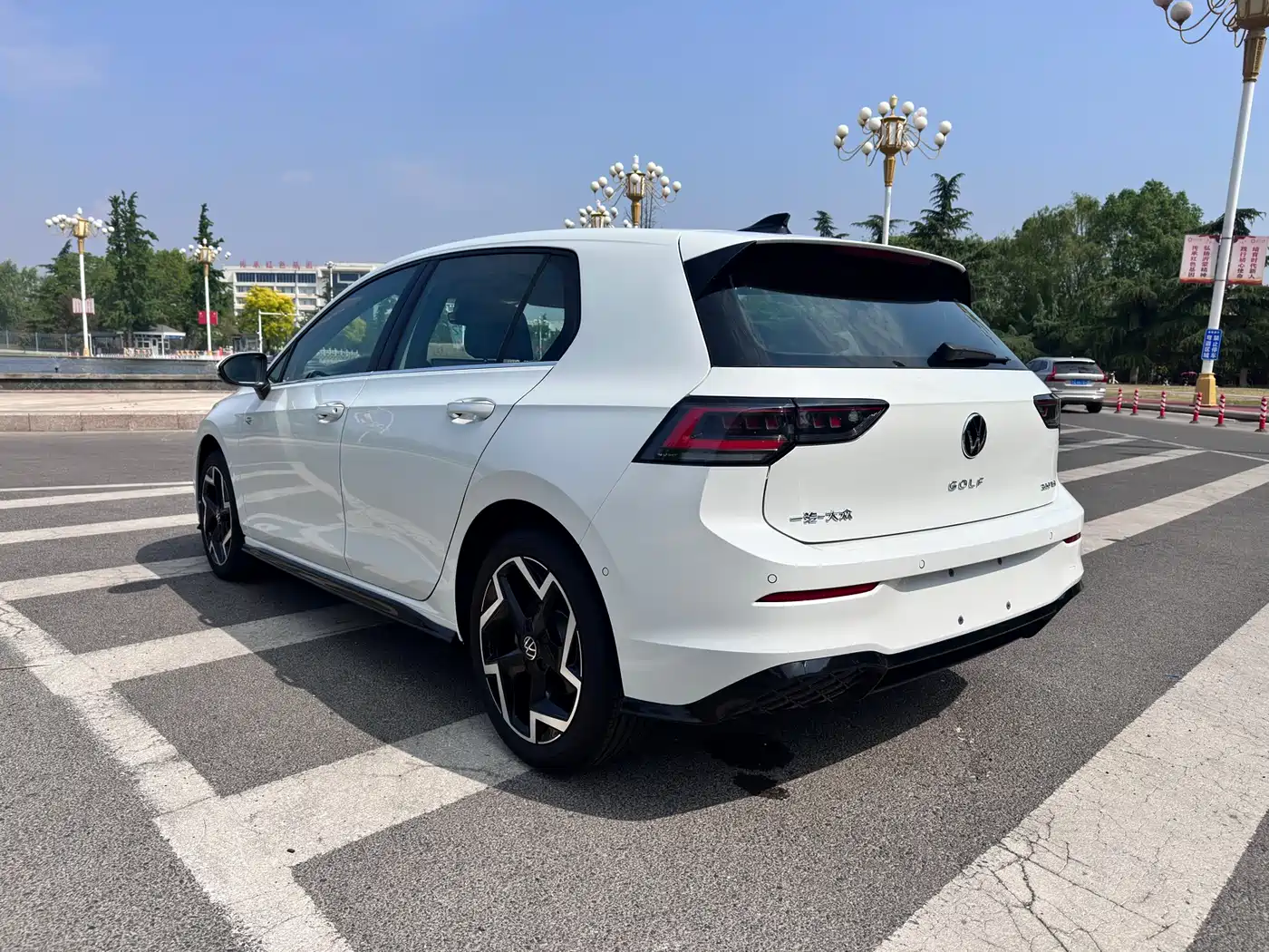 Volkswagen Golf 2025 300TSI R-Line фото 14