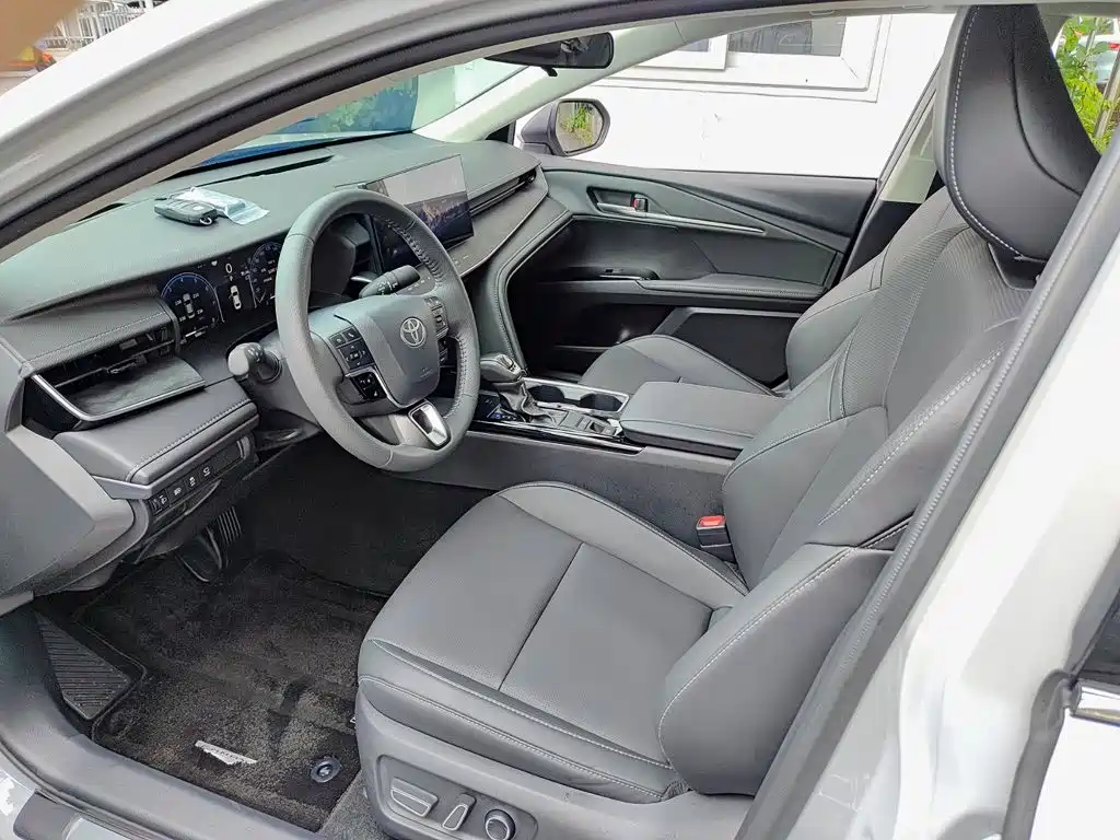 Photo 7 - Toyota Camry