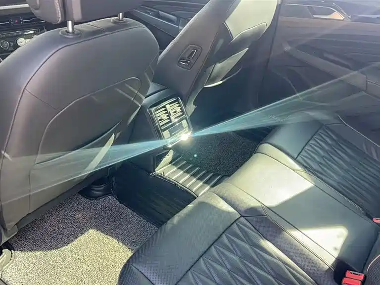 Volkswagen Passat 2019 Model 380TSI Luxury Edition China VI фото 4