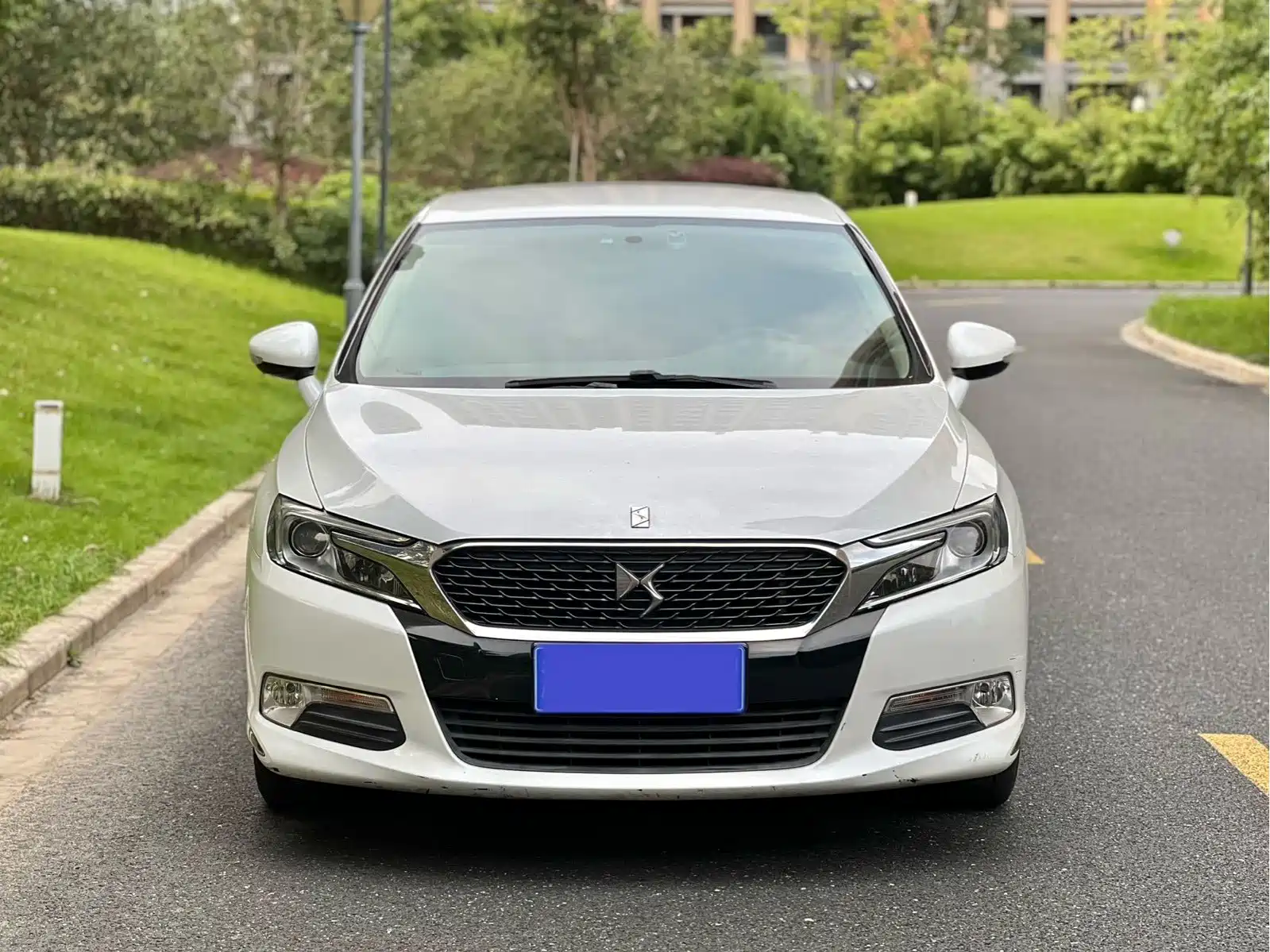 Photo 2 - DS 5LS