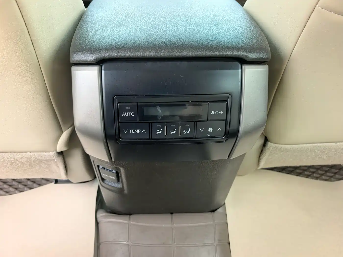 Toyota Prado (Import) 2010 2.7L Auto Luxury фото 11