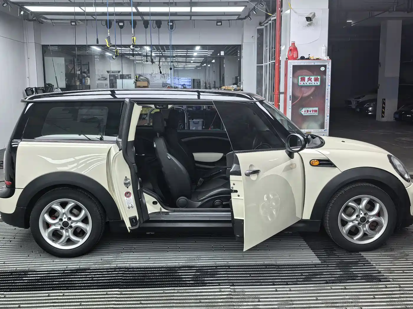 MINI CLUBMAN 2012 2011 1.6L COOPER Fun